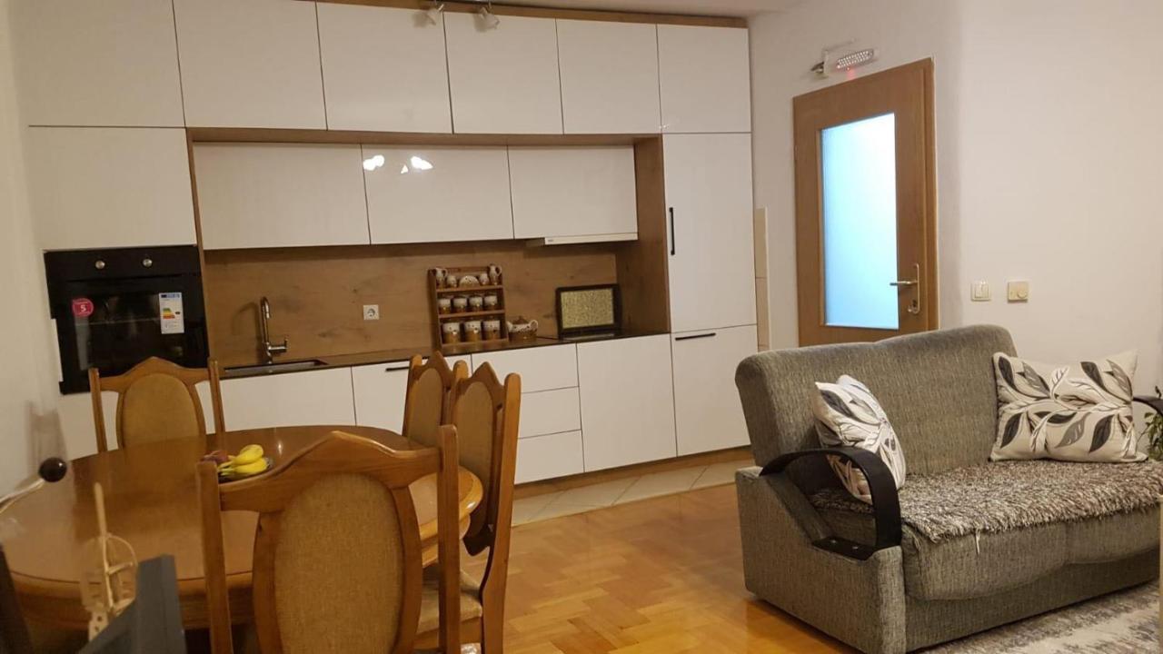 Redon Apartment Пристина Екстериор снимка